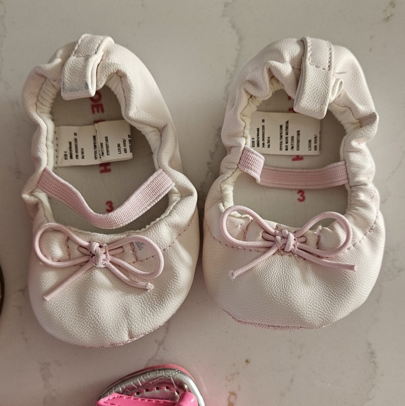 0-3 mth baby shoes - Picture 3 of 4